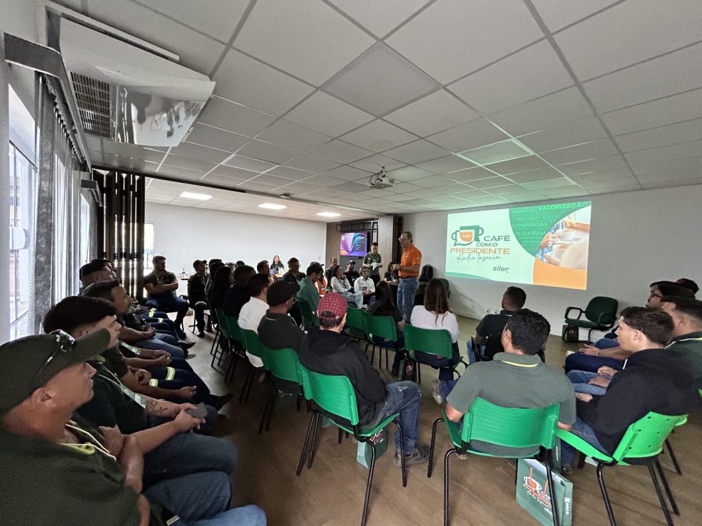 Colaboradores durante o Café com o Presidente na Unidade Salto Botelho