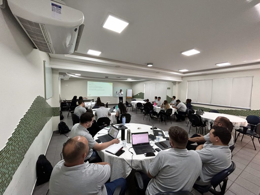 Participantes da Academia de Talentos da Zilor em atividade de formação