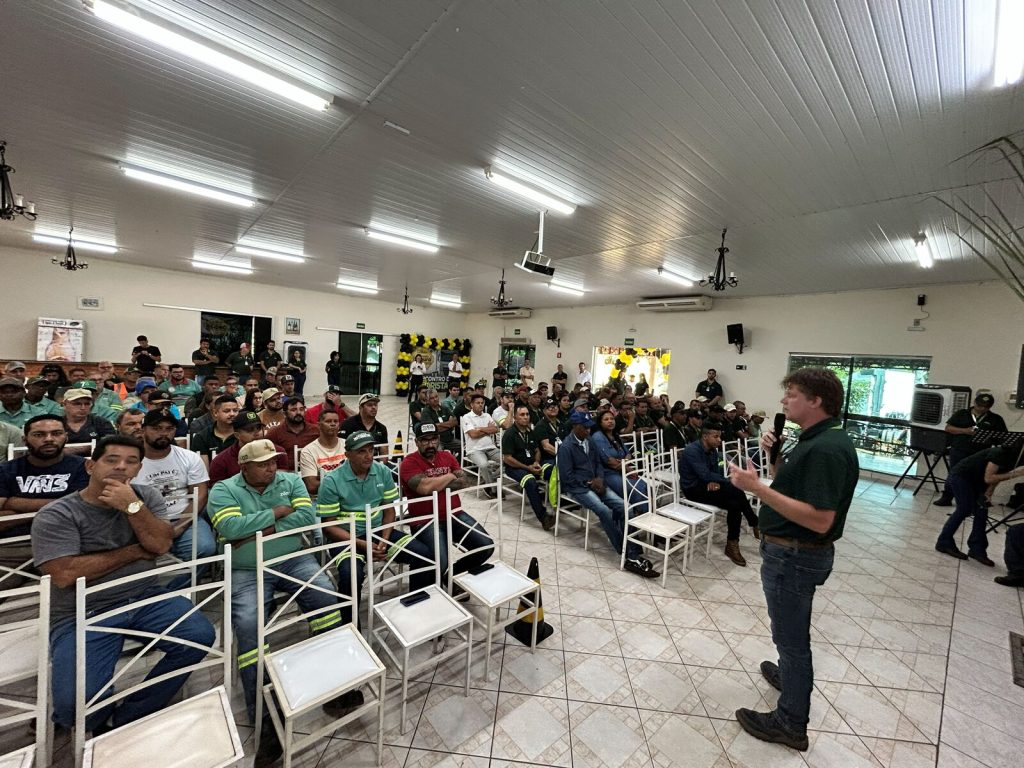 Motoristas canavieiros reunidos no 4º Encontro de Motoristas da Zilor e da Ascana