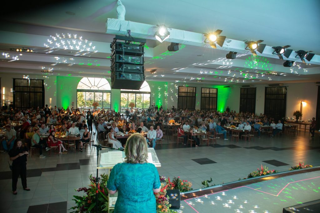 Colaboradores homenageados na noite do Programa de Valorização